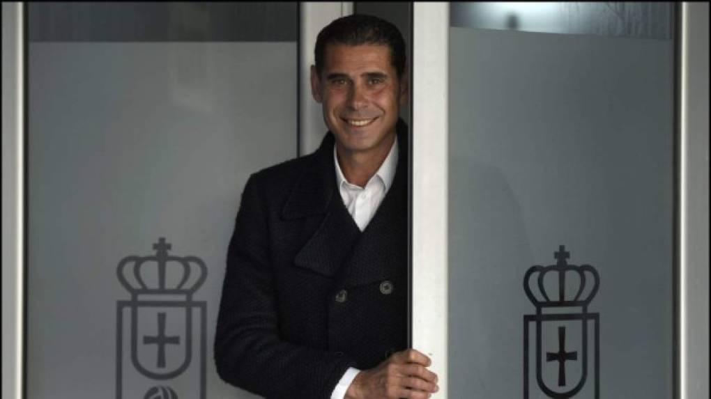 Según Canarias7, Fernando Hierro podría ser el nuevo entrenador del conjunto canario la próxima temporada. El actual entrenador del Oviedo debutaría como preparador en Primera División y contaría con la colaboración de Juan Carlos Valerón. El presidente del club ya afirmó días atrás que ya tenían decidido el nombre del nuevo entrenador.