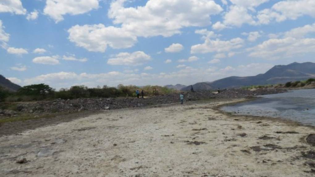 Las impactantes imágenes del río Choluteca, a punto de secarse