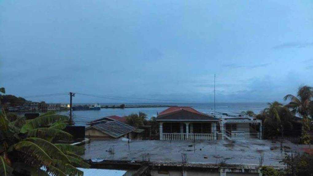 Fotos de Guanaja en el paso de la tormenta tropical Earl.