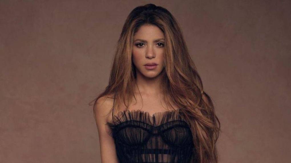 ‘Me dejaste por tu narcisismo’En su más reciente entrevista a la revista ELLE, Shakira señaló que ella puso su carrera “en segundo plano” y se mudó a España para “apoyarlo para que pudiera jugar fútbol y ganar títulos”.Por lo que esa parte de la canción es un claro mensaje a que el futbolista puso sus propios intereses en primera instancia, sin importar pisotear la relación.