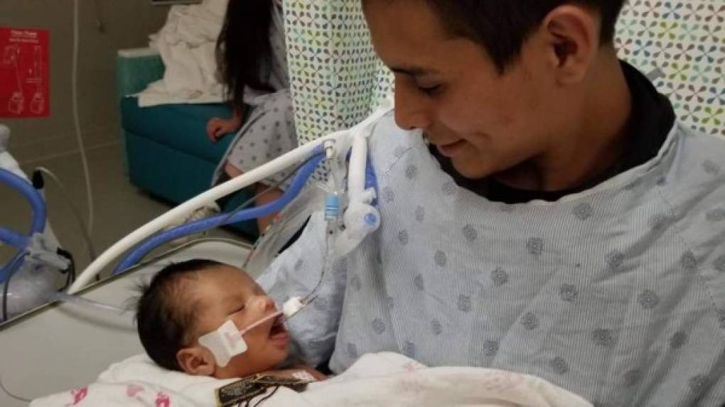 López permanece en el hospital junto al bebé, orando por un milagro para el pequeño que sobrevivió al atroz crimen contra su madre.
