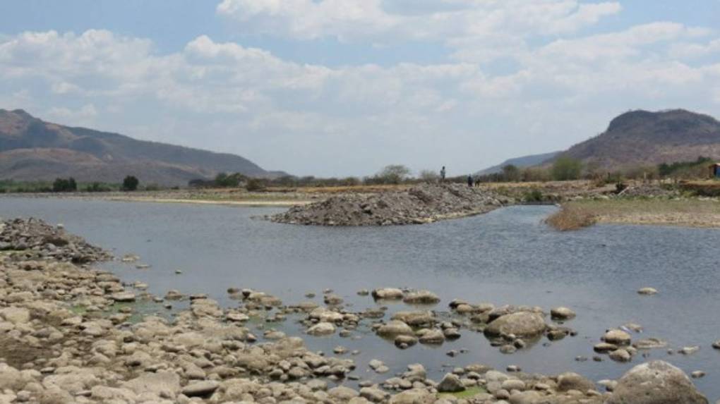 Las impactantes imágenes del río Choluteca, a punto de secarse