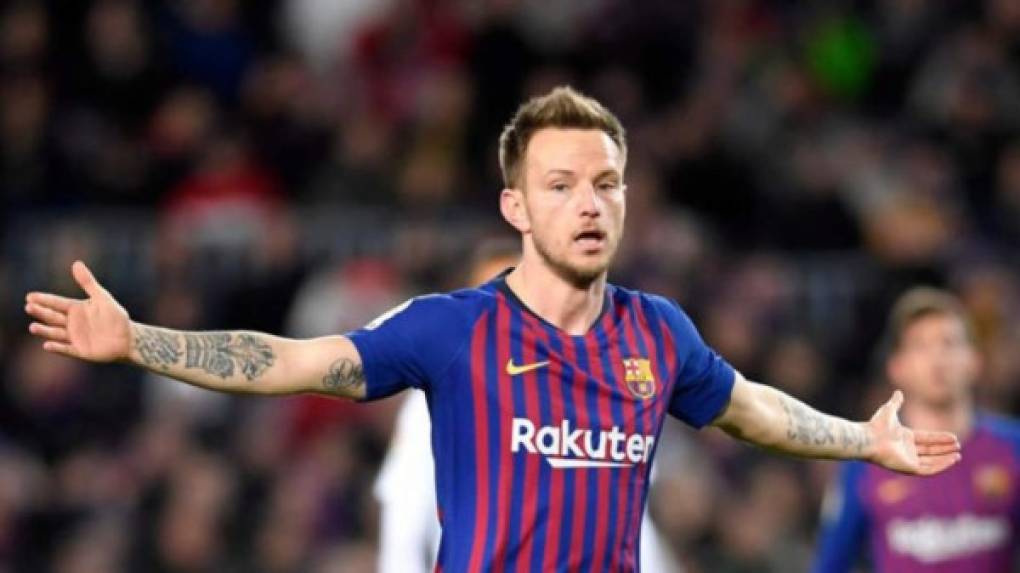 Ivan Rakitić: El mediocampista croata quiere seguir en el Barcelona, pero en el club no le han hecho una oferta de renovación y al parecer estaría saliendo del equipo culé. Se menciona que la Juventus e Inter andan tras sus servicios.