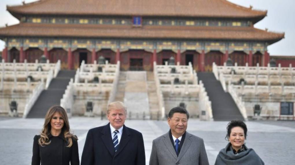 Tras acusar a China de ser una nación 'enemiga' de Estados Unidos a causa de su política comercial, Trump protagonizó el año pasado un acercamiento notable al mandatario chino Xi Jinping, con quien se reunió en dos ocasiones, y con quien pactó millonarios acuerdos que benefician a ambos países.