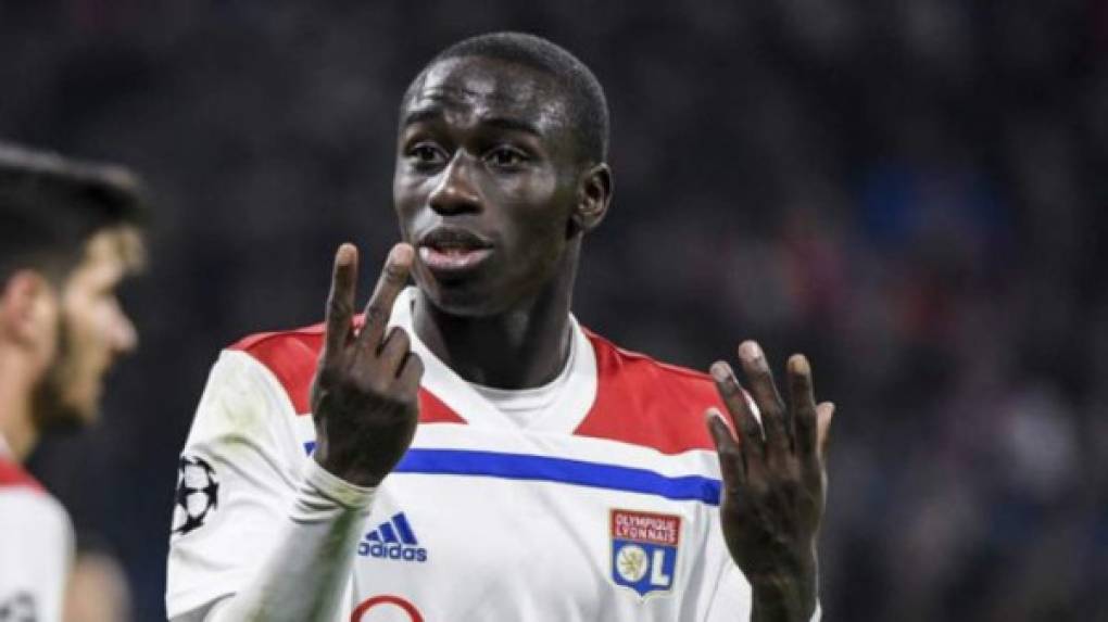 Una información de L'Equipe afirma que el Olympique de Lyon ha abierto la puerta de salida a Mendy, uno de los objetos de deseo del Real Madrid este verano. El conjunto francés lo dejaría salir por una cifra que ronda los 55 millones.