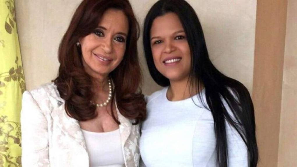 Con una fortuna personal estimada en más de 4.000 millones de dólares, María Gabriela, la hija mayor del fallecido Hugo Chávez, es señalada como la mujer más rica de Venezuela.