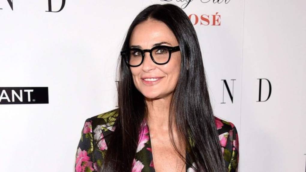 En 2005 tuvo un polémico matrimonio con la actriz Demi Moore, quien le llevaba 16 años y ya era madre dos hijas.<br/>Estuvo con ella hasta 2013.<br/><br/>