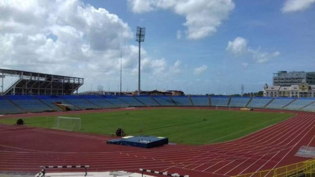 Este es el tercer estadio más grande del Caribe para la práctica del fútbol, luego del Estadio Nacional de Jamaica (con una capacidad máxima de 35 000) y el Estadio Panamericano en La Habana, Cuba (34 000 espectadores).