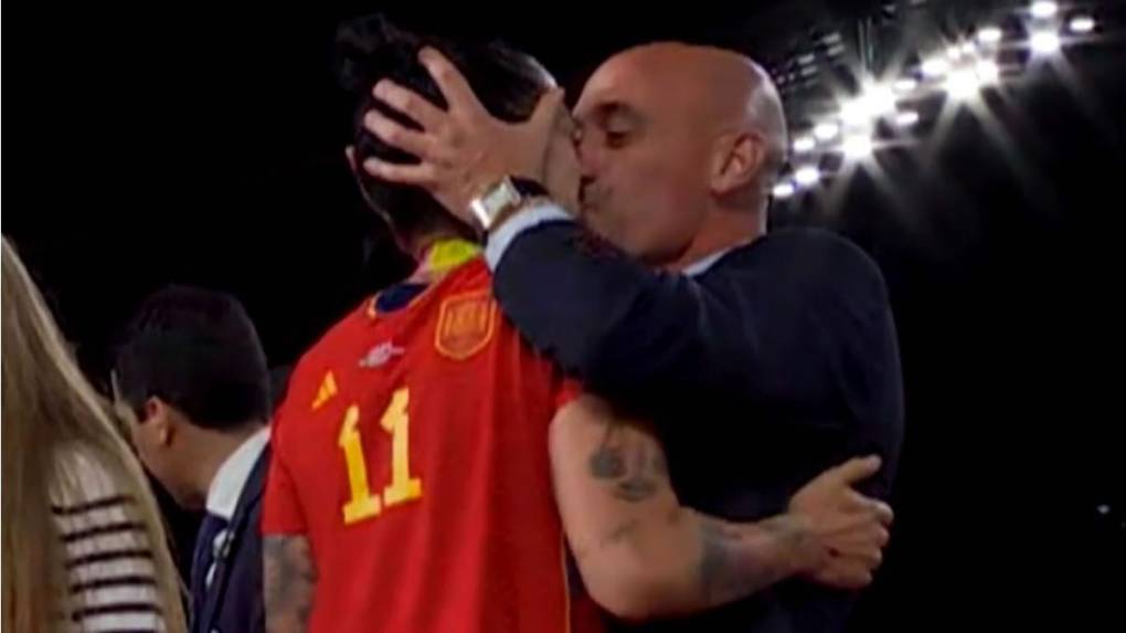 La gota que derramó el vaso fue el beso forzado que le dio Luis Rubiales a la jugadora Jenni Hermoso después de la victoria de la Selección España sobre Inglaterra en la final del Mundial femenino,