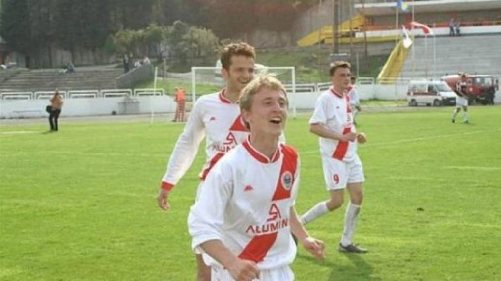 La barbarie también acechó muy de cerca a Zadar, pero no impidió que Modric siguiera jugando al fútbol en un camino que le llevaría a la gloria y a ser un orgullo en el club en el que se formó y en todo su país.