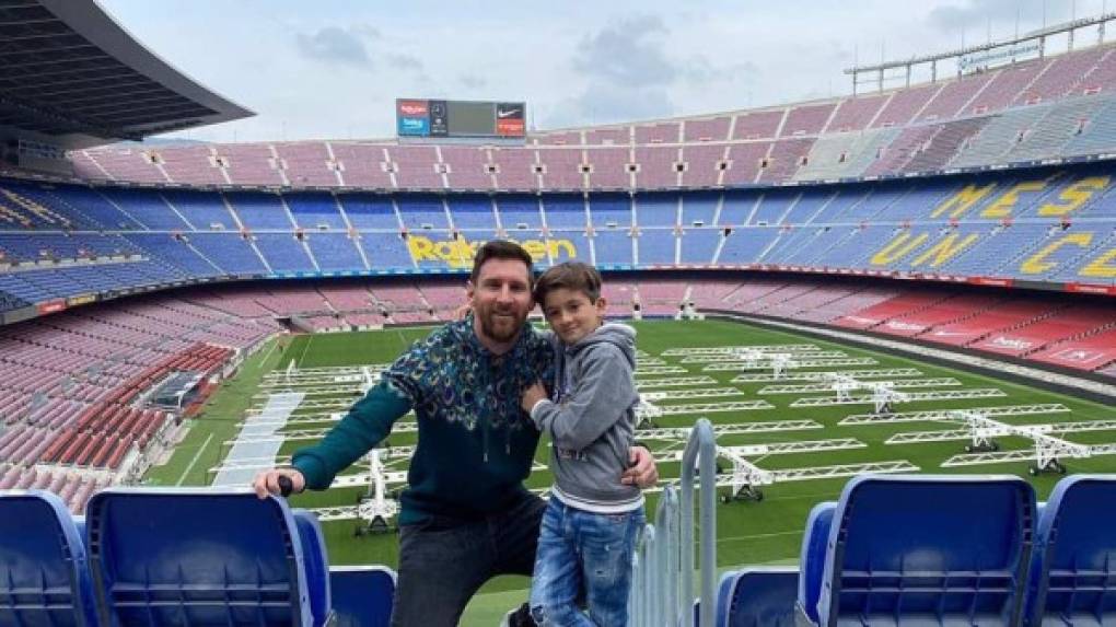 El astro argentino Lionel Messi se presentó en el Camp Nou para elegir al futuro presidente de la institución acompañado de su hijo mayor.<br/><br/>