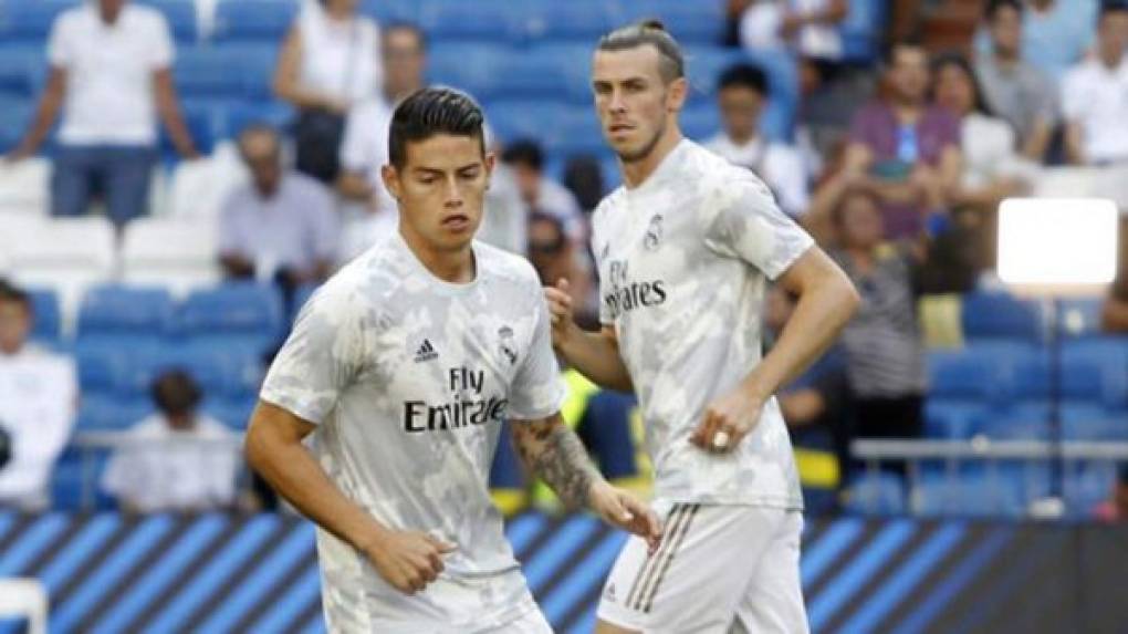 James Rodríguez y Gareth Bale protagonizaron una acción que hizo enfurecer al madridismo. Ambos jugadores, que al final no entraron en la convocatoria contra el Betis, estaban obligados a estar en el Bernabéu para apoyar al equipo, pero se fueron a 10 minutos de que el árbitro pitara el final del juego. Esto tiene molestos a los aficionados del Real Madrid.