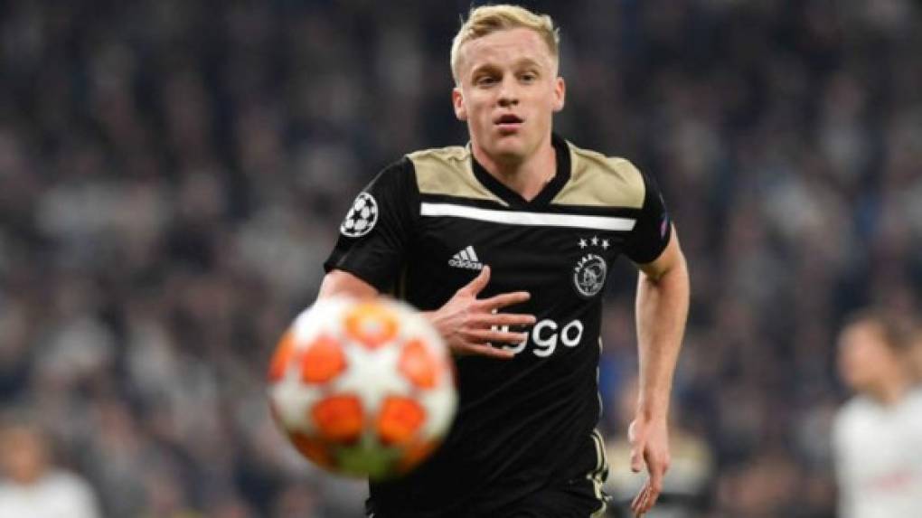 Donny Van de Beek: El destacado mediocampista del Ajax espera la llamada del Real Madrid para poder jugar en el cuadro merengue. Así lo aseguró Ronald de Boer, exjugador del Barcelona y del Ajax.