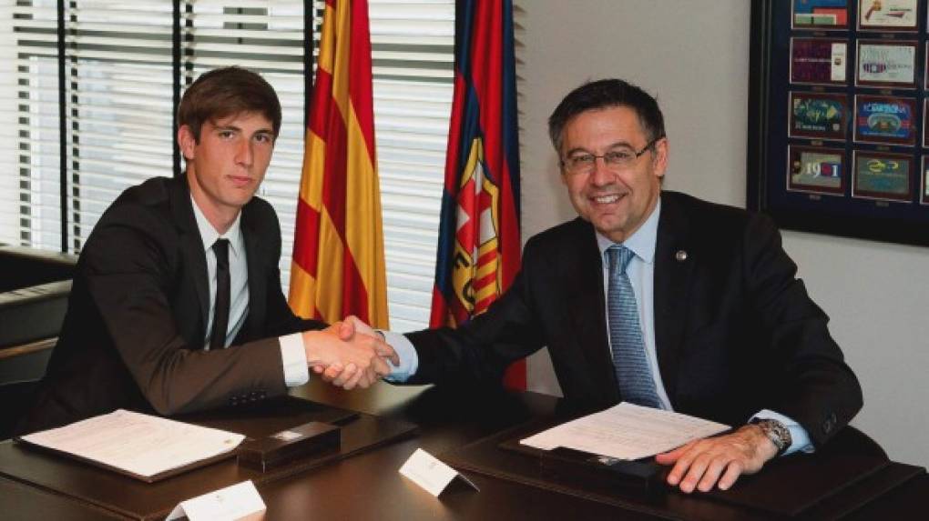 El FC Barcelona B ha renovado a una de sus perlas, el lateral izquierdo Juan Miranda. El jugador seguirá vinculado a la entidad azulgrana hasta el 2021 y pasará a tener un contrato con rango de primer equipo del Barça, con una cláusula de 200 millones de euros.