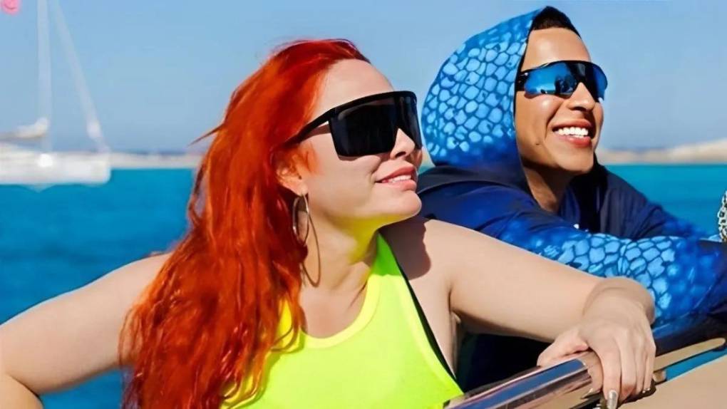 Daddy Yankee y su esposa Mireddys González, anunciaron su divorcio el 2 de diciembre. La querida pareja puertorriqueña habría celebrado su 30º aniversario de bodas en 2025.
