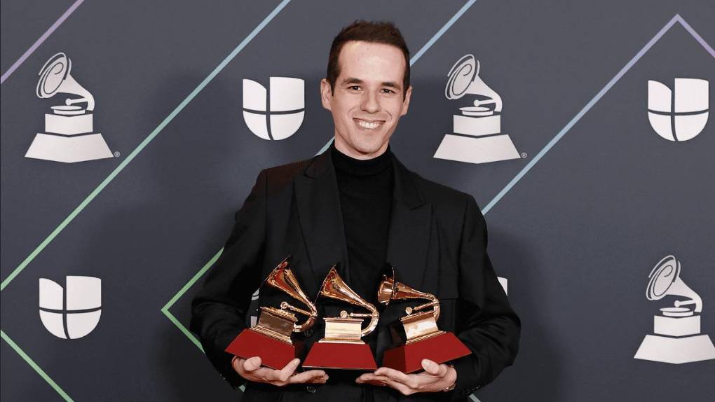 Por segundo año consecutivo, Edgar Barrera lidera la lista de nominados a los Latin Grammys. El martes (17 de septiembre) por la mañana, el creador de éxitos mexicano recibió nueve nominaciones para la ceremonia de premios de 2024, incluyendo a compositor del año y productor del año.