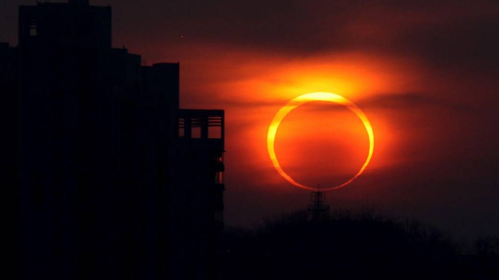 ”En Dallas, Texas, EE UU prácticamente van a tener casi cuatro minutos de totalidad del eclipse solar”, dijo Carías.