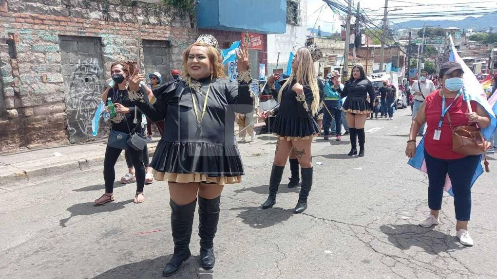 Para el caso, vestían un traje color negro. 