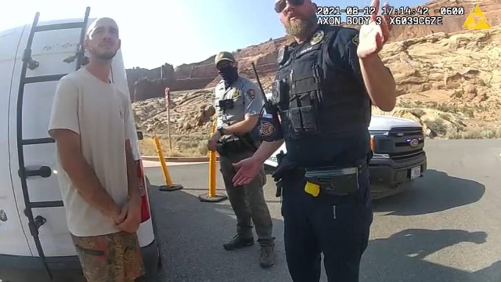 La semana pasada la Policía de Moab, en Utah, difundió un video grabado por la cámara corporal de un agente que el pasado 12 de agosto detuvo a los jóvenes por una infracción cerca de la entrada al Parque Nacional Arches.