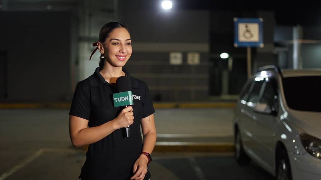 La periodista mexicana cautivó en San Pedro Sula.
