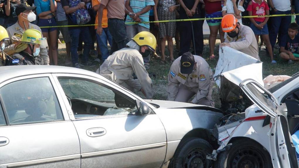 Impactantes imágenes del accidente de rastra con cinco carros que dejó dos muertos en Choloma