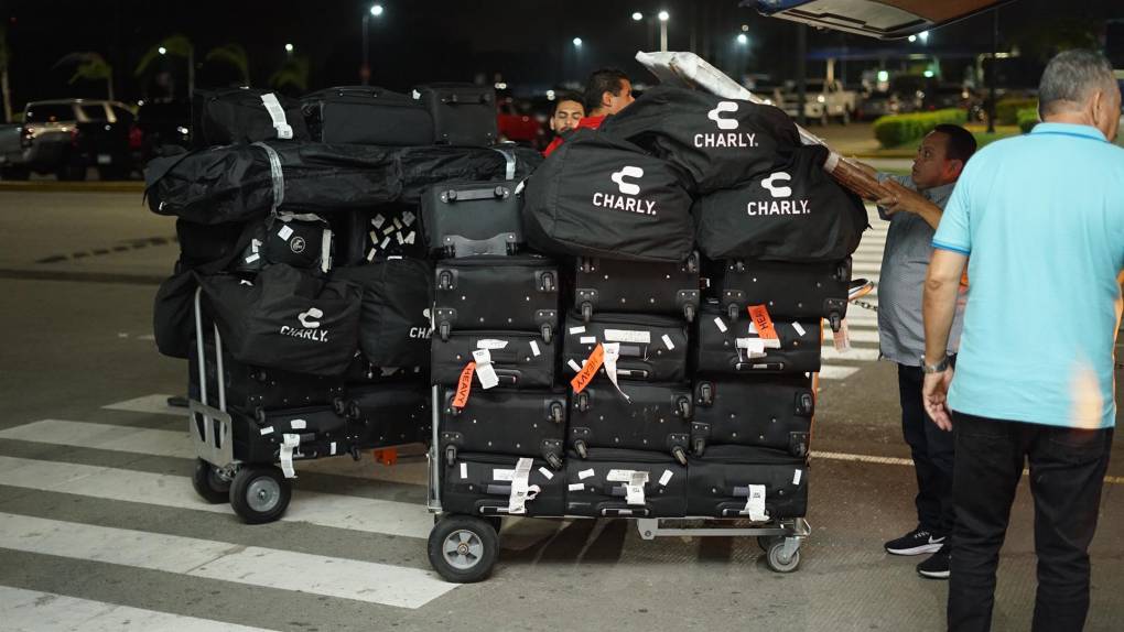 ¿Qué llevaban en las maletas? La curiosidad fue el sinfín de maletas que trajo el Atlas. El equipo mexicano viene con todo para enfrentar a Olimpia.