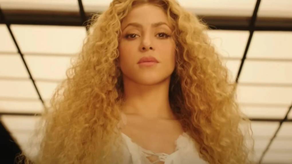 Jenny reveló también reveló que durante las ocho fechas de conciertos con la Shakira, nunca se sintió valorada ni tratada profesionalmente, insinuando que el trato hostil se podría deberse a problemas amorosos de la cantante, con quien era su pareja en ese tiempo Antonio de la Rúa. 