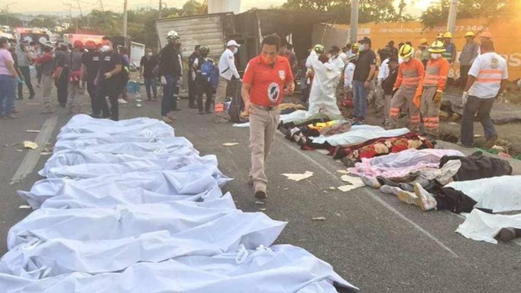 Los lesionados están siendo atendidos en la delegación de Tuxtla Gutiérrez de la Cruz Roja, mientras que el hospital Gómez Maza, de la Secretaría de Salud estatal se encuentra saturado por la atención a los heridos.