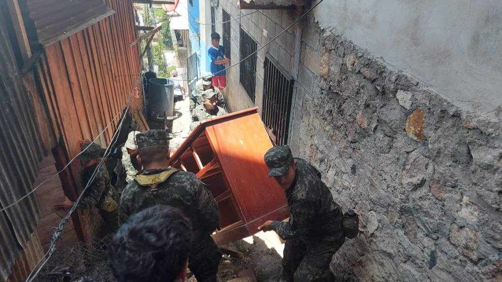 ¡Alerta roja! Obligan a familias capitalinas a desalojar por amenaza de graves derrumbes