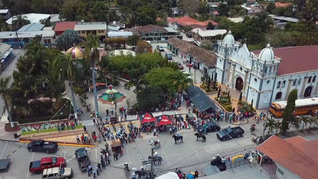 Feria Yulpateca de Florida, Copán, inicia con colorido desfile y coronación de reina infantil