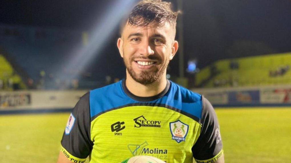 Agustín Auzmendi: El delantero argentino renovó su contrato con Los Potros del Olancho FC.