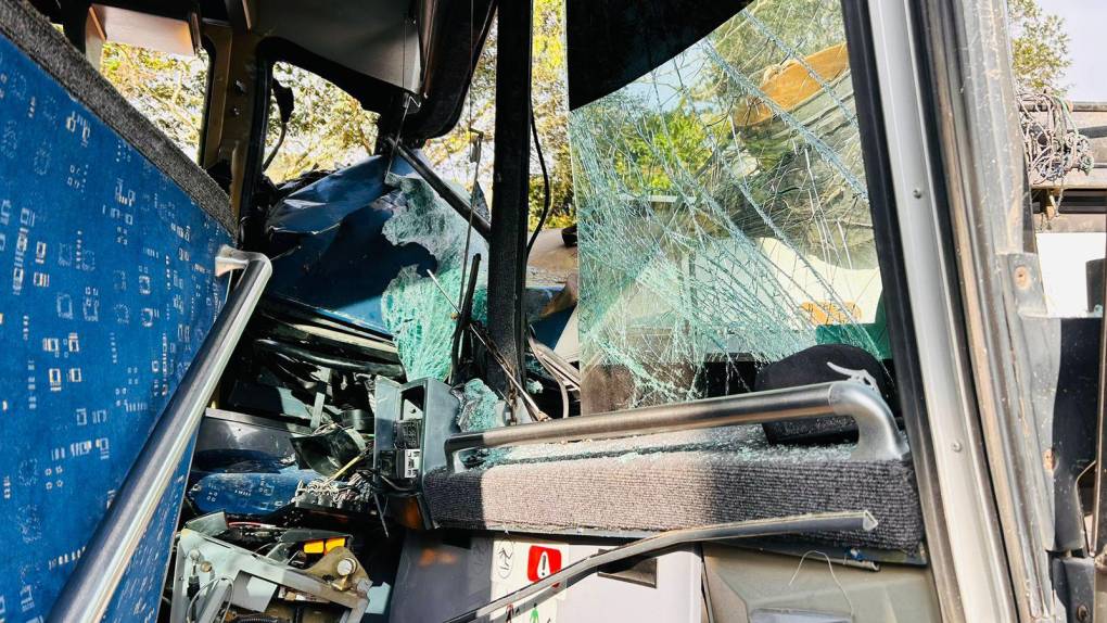 El bus grande era conducido por el ayudante. El motorista se lo prestó desde Cucuyagua, Copán.