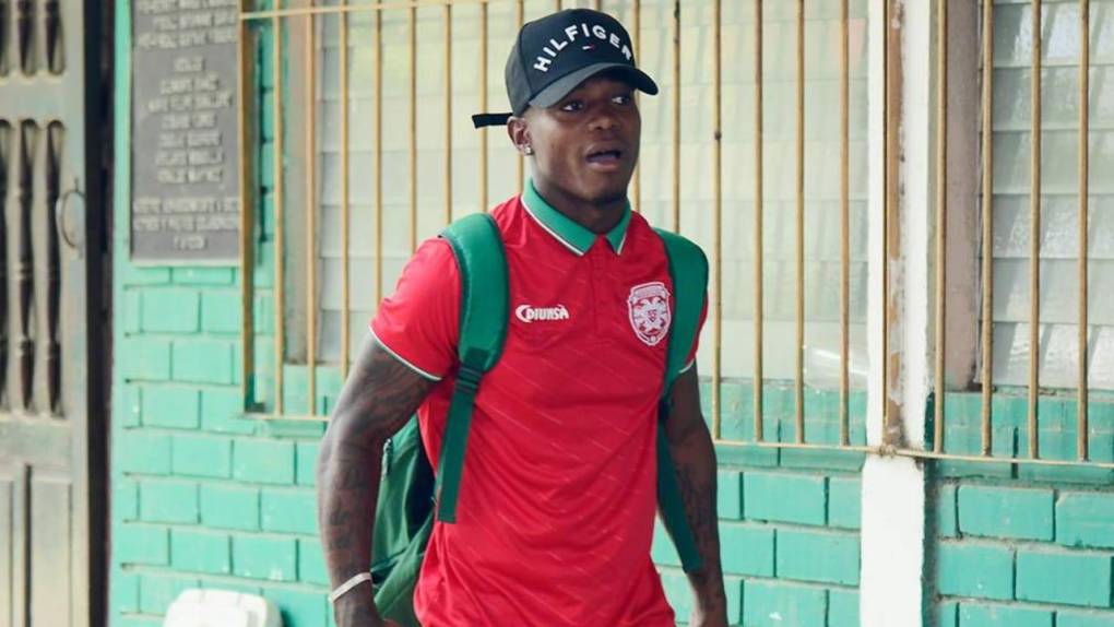 Los Potros del Olancho FC se han interesado por Edwin Solani Solano, futbolista que fue dado de baja en el Marathón. Además de los Potros, el Motagua lo tiene en la mira.