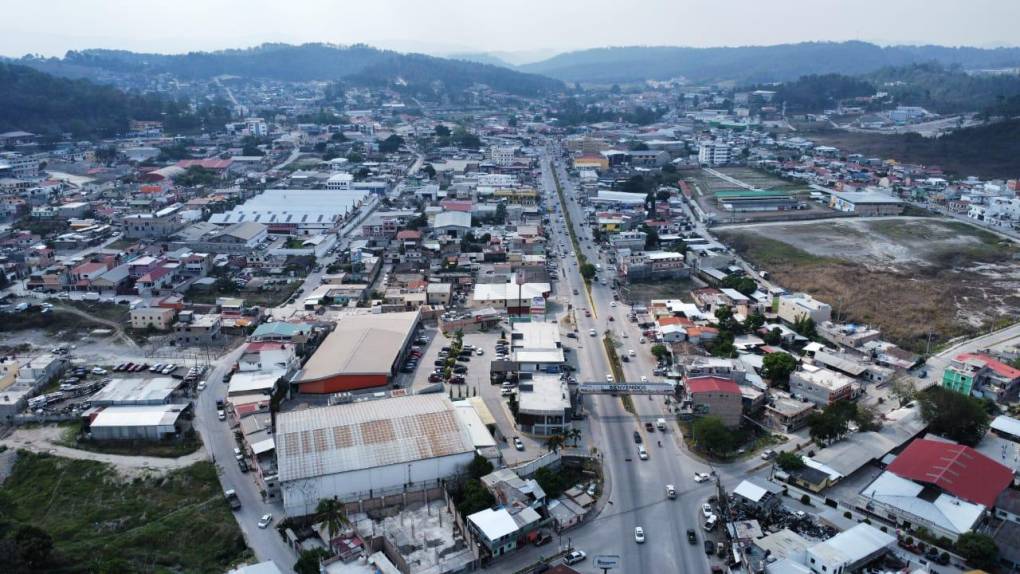 Santa Rosa de Copán suele tener temperaturas templadas, pero el fenómeno climático que afecta al país con altas temperaturas ha hecho que la localidad copaneca pase a un clima más caluroso. 