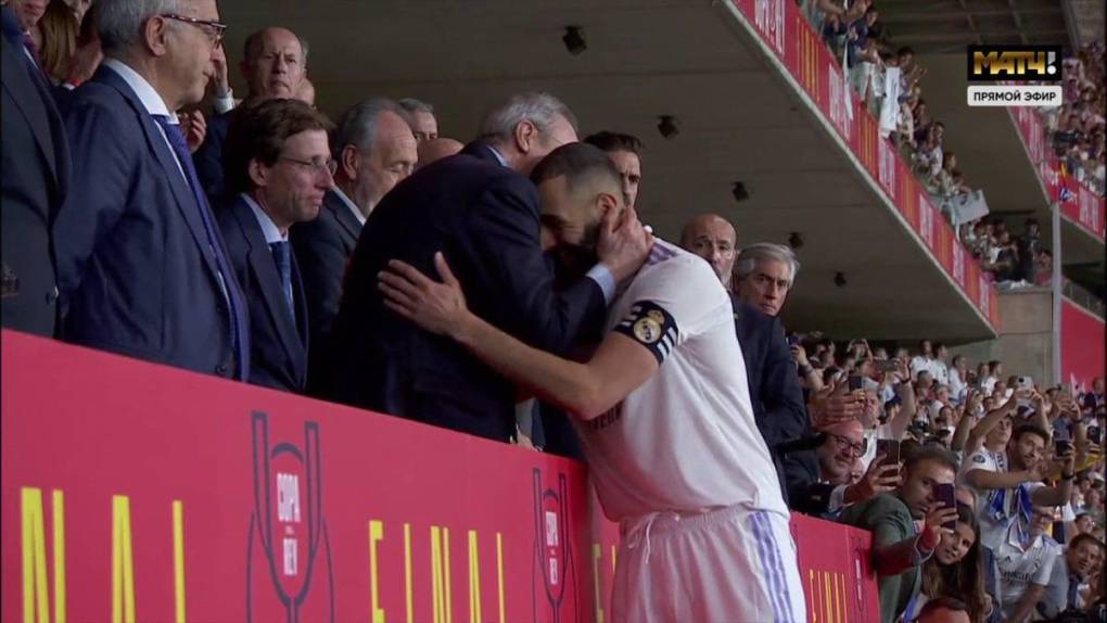 La especial felicitación de Florentino Pérez a Karim Benzema antes de recibir la Copa del Rey.