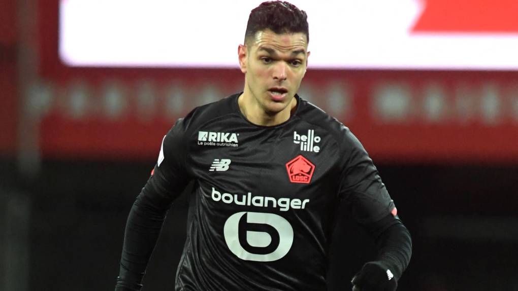 Hatem Ben Arfa (35 años) - El talentoso delantero franco-tuniceno se quedó sin equipo tras no renovar contrato con el Lille de Francia.