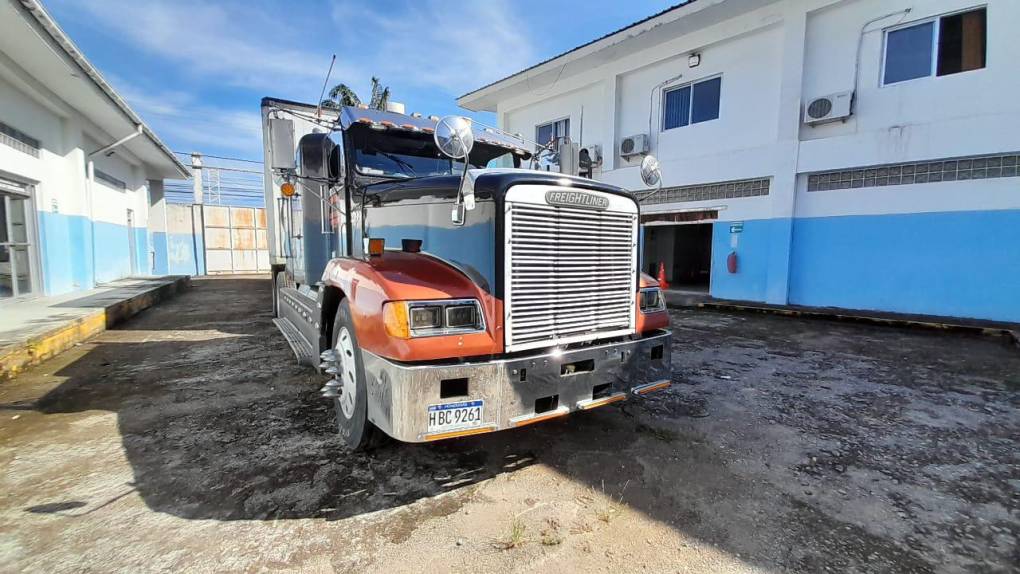 El pesado automotor, con placas HBC9261, fue interceptado y trasladado las instalaciones de la DLCN en La Ceiba.