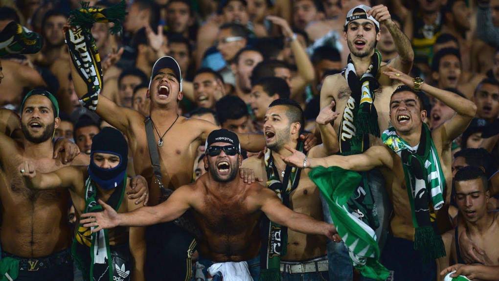 Green Monsters – Ferencváros, autodenominados como antisemistas y nacionalistas húngaros, tienen un largo historial de apuñalamientos a rivales. Cuando el equipo pierde saltan las alarmas en el club magiar.
