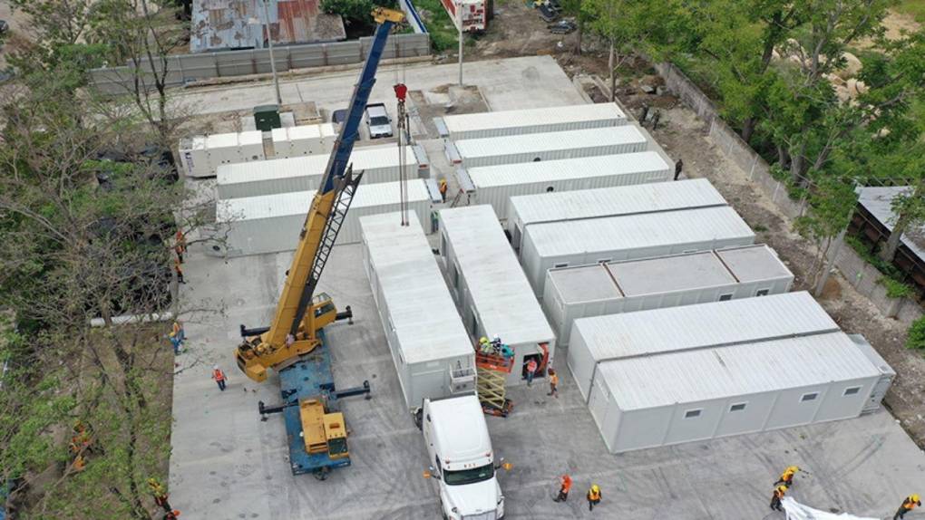 Los hospitales modulares fueron adquiridos en marzo de 2020 para combatir la pandemia. No cumplen con las especificaciones, llegaron tarde y están sobrevalorados, de acuerdo con autoridades hondureñas. Quien vendió el equipo fue Axel López. 