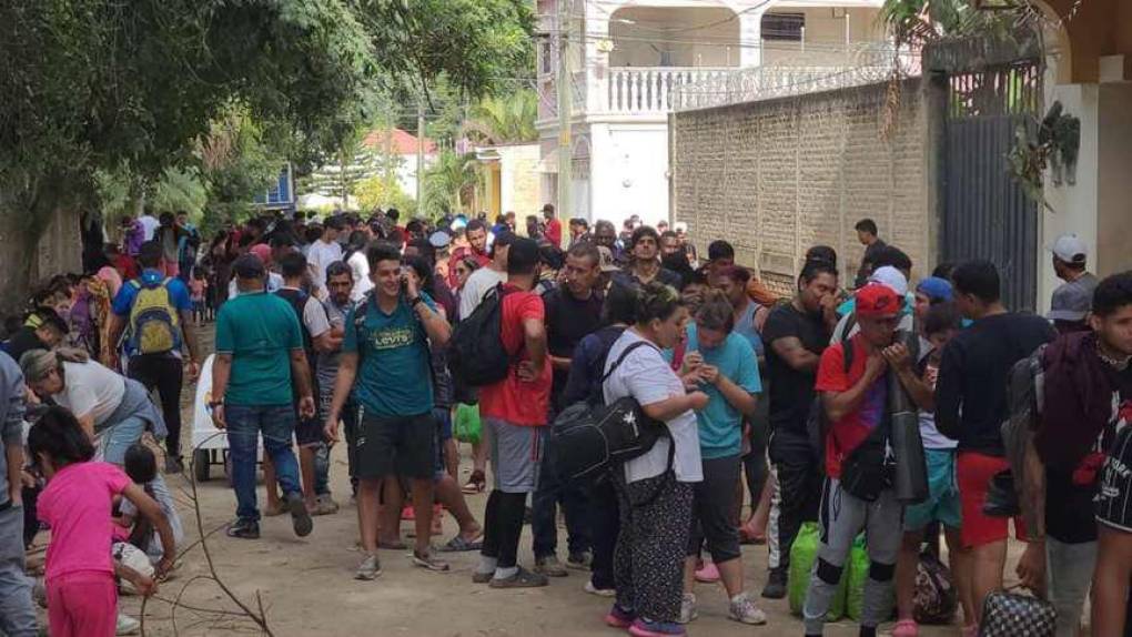 Miles de migrantes venezolanos “invaden” Danlí, El Paraíso