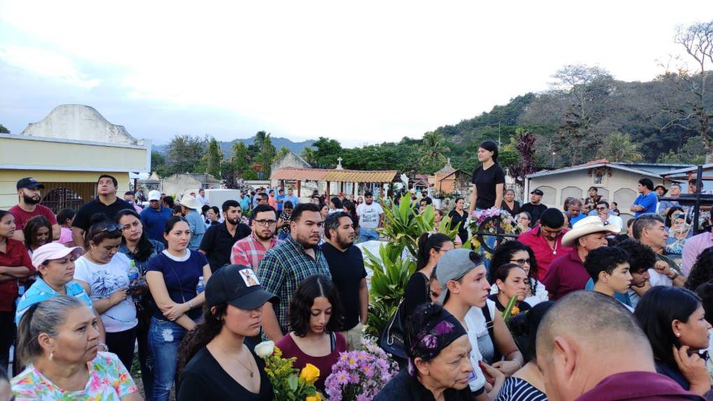 De acuerdo con averiguaciones policiales, los dos adolescentes visitaron a la hija del comunicador social en su vivienda en el barrio San Martín, del municipio de Belén, situación que supuestamente no fue del agrado del progenitor.