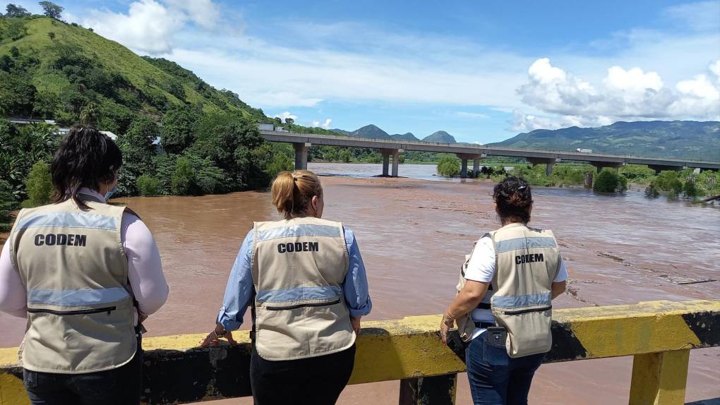 Debido a las lluvias que continúan azotando al país, la Comisión Permanente de Contingencias (Copeco) decidió subir el nivel de alerta en nueve departamentos por 48 horas a partir de las 9:00 am de este martes.