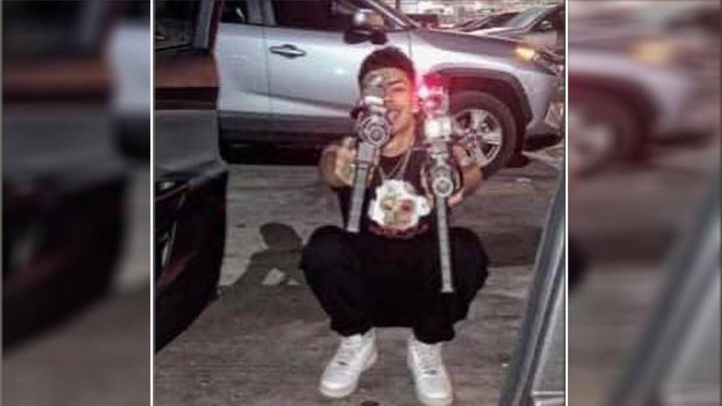 David Guerra estaba publicando en las redes sociales fotos con cartuchos de THC, armas y dinero en efectivo, según la denuncia recibida por las autoridades locales.