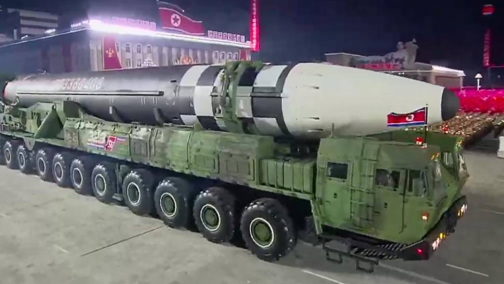 Las imágenes mostraron ángulos inéditos del llamado Hwasong-16, el misil intercontinental más grande del arsenal norcoreano, o de su nuevo misil hipersónico probado por primera vez hace apenas unas semanas.