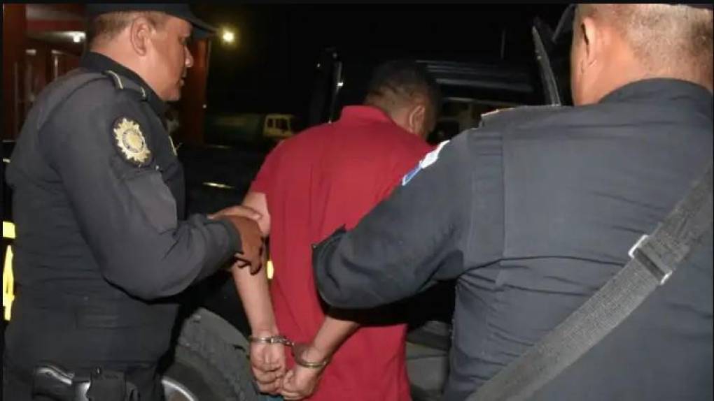 Él es originario del departamento de Olancho y fue capturado en Guatemala el 20 de marzo de 2018 y extraditado a Nueva York el 5 de marzo de 2019. En mayo de 2019, Ruiz se había declarado no culpable de los cargos de conspirar para introducir drogas en territorio estadounidense, pero meses después decidió admitir la responsabilidad en los cargos.