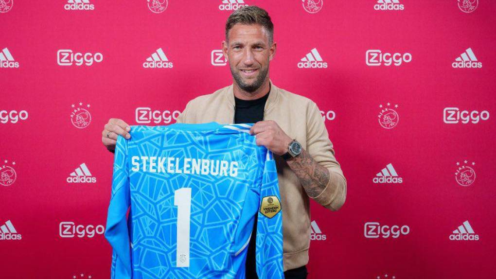 El portero Maarten Stekelenburg de 39 años de edad firmó una extensión de contrato con Ajax válida hasta junio de 2023.