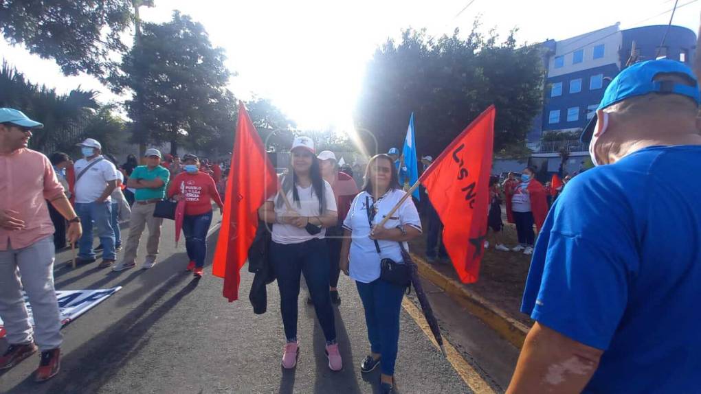 Afines del Frente Nacional de Resistencia Popular se sumaron a este desfile que se realizó en Tegucigalpa. 