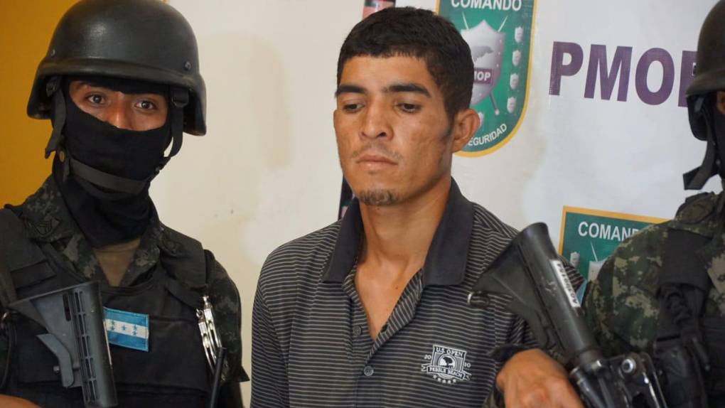 Otro de los detenidos es el agricultor, Fredin Junior Alemán Suazo, originario de la Aldea Cebratano Santa Rosa de Copán, residente de la Aldea Trincheras, Santa Rosa de Copán. 