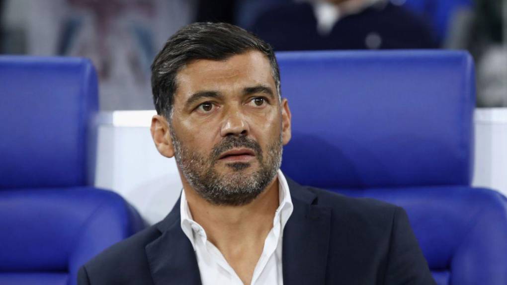 Otro técnico aparece en escena en el PSG es Sergio Conceiçao, entrenador del Oporto. Jorge Mendes, su representante, está en París.