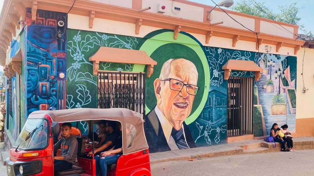 Importantes personalidades de Copán fueron retratados en los bellos murales, como el banquero copaneco Jorge Bueso Arias.